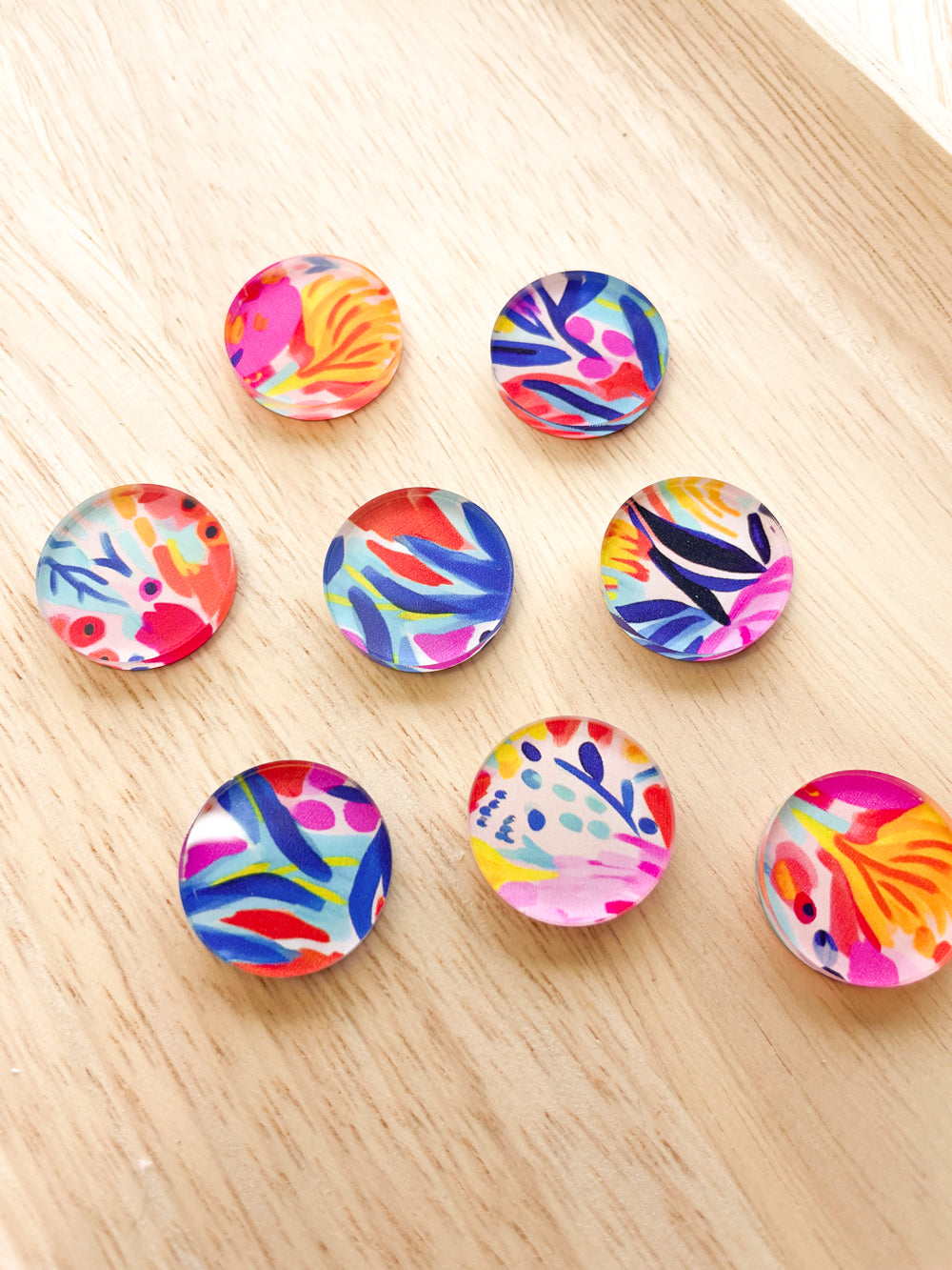 2cm Circle - Clear Acrylic - Studs - Bold Floral - 53