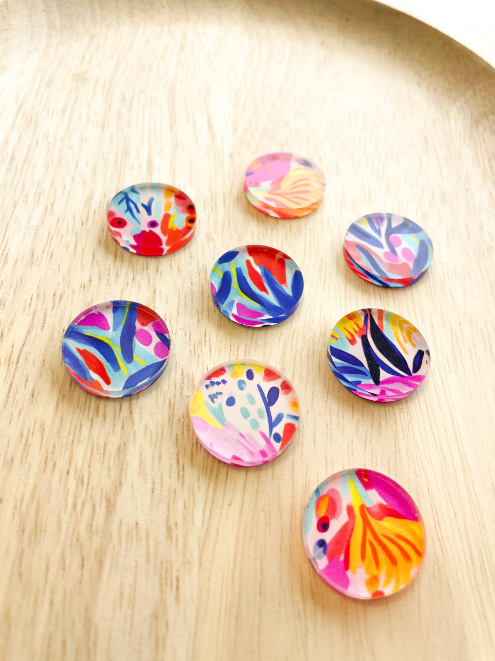 2cm Circle - Clear Acrylic - Studs - Bold Floral - 53