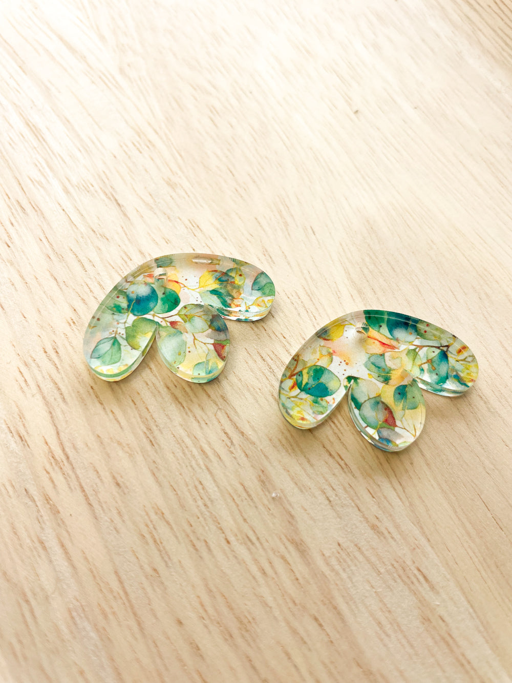 Half Flower - 3 x 2.1cm - Clear Acrylic - 1 Hole - Australian Native - 19