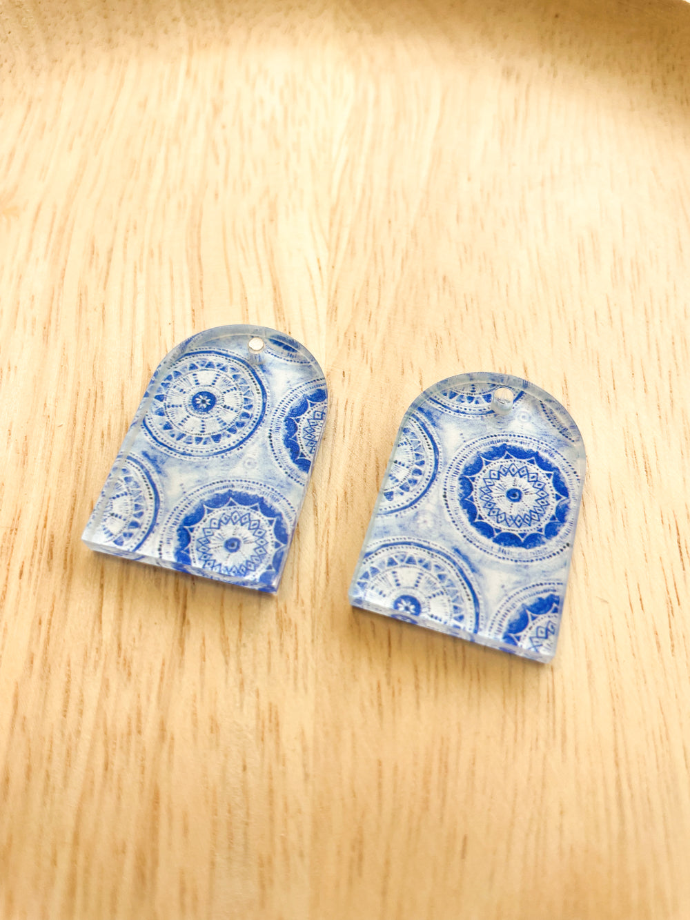 2x3cm - Arch - Clear Acrylic - 1 Hole at Top - Shibori - 03