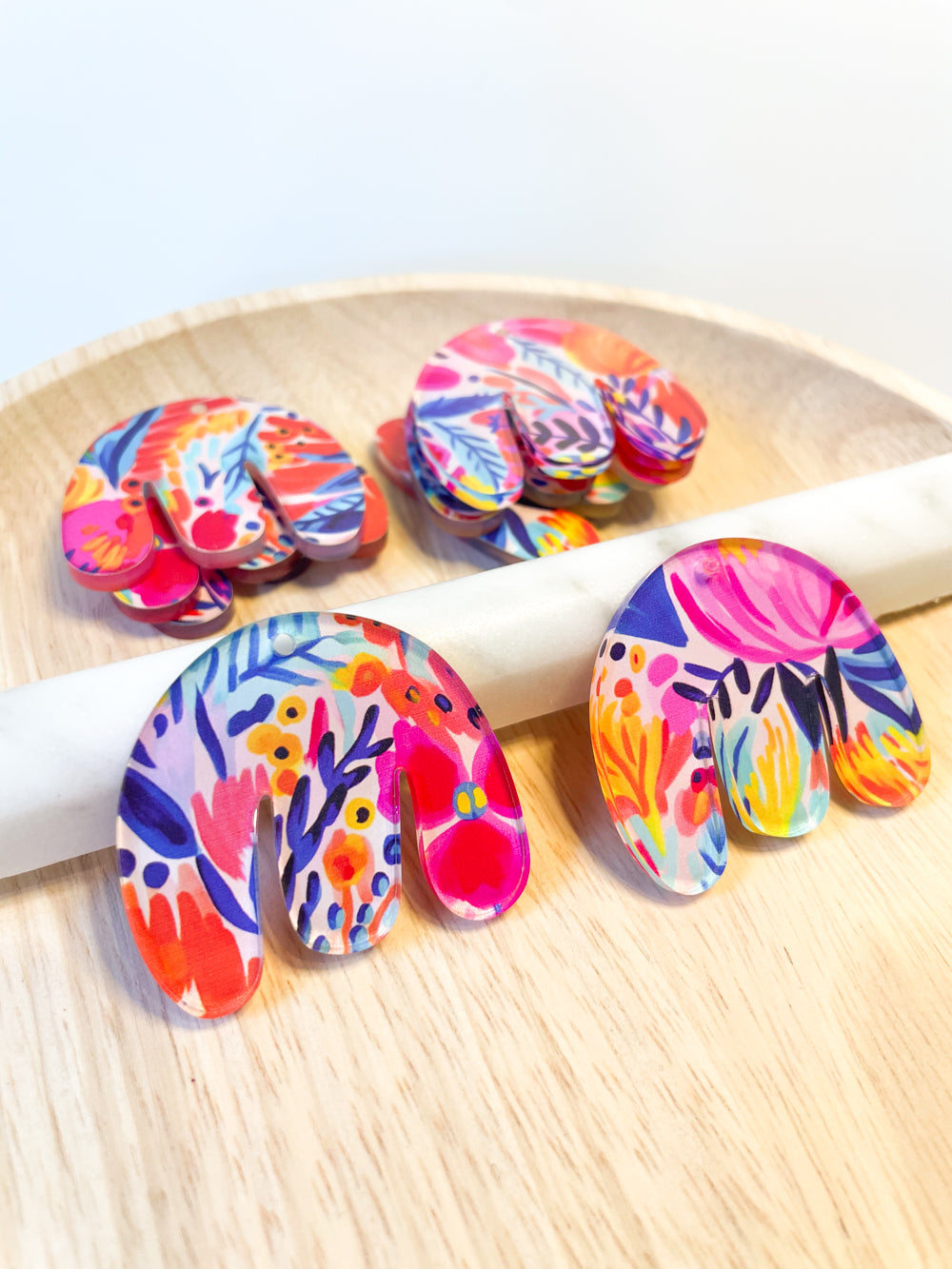 Boho Shape - 4x3.6cm - Clear Acrylic - 1 Hole - Bold Floral - 53