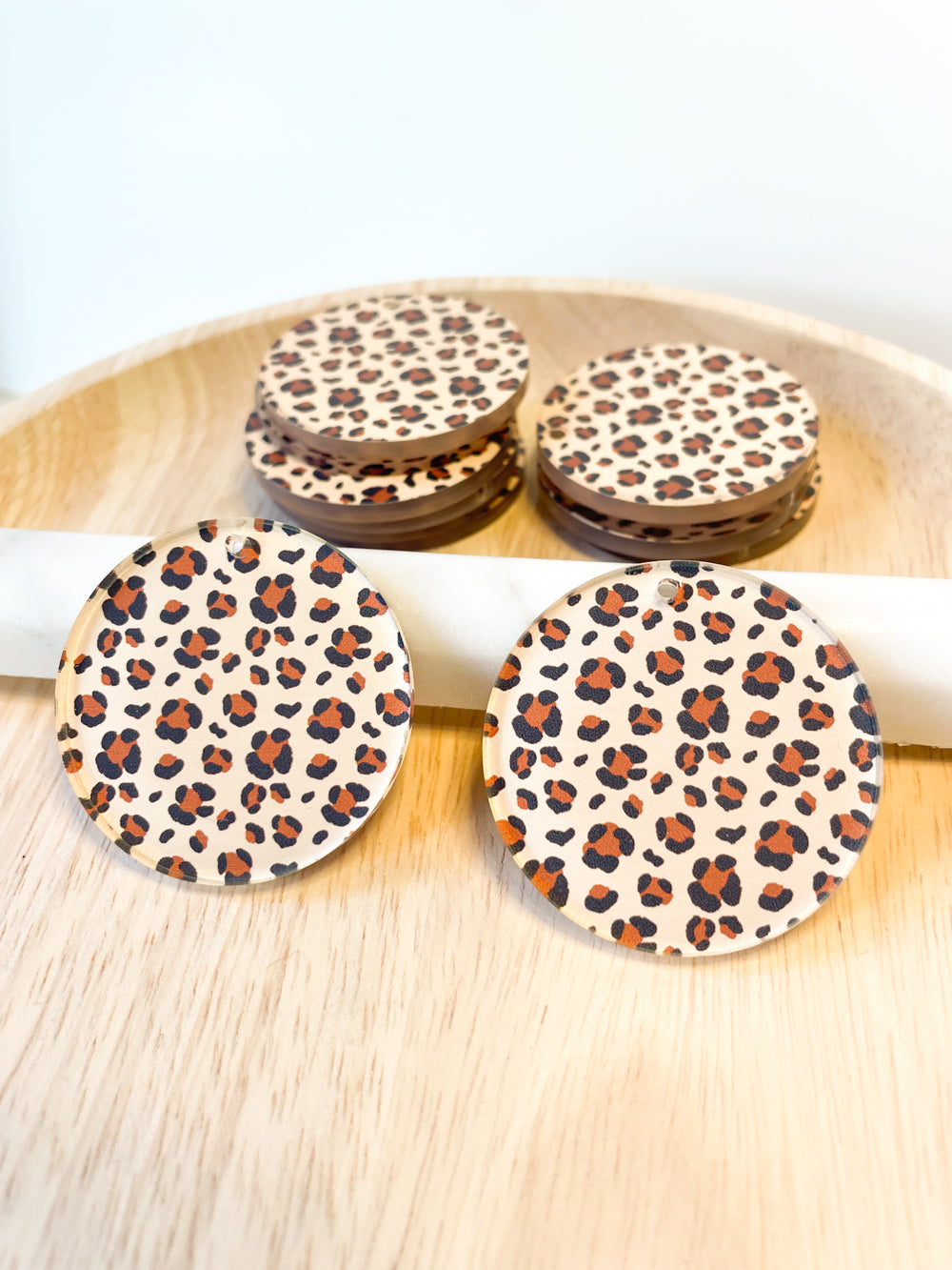 4cm Circle - Clear Acrylic - 1 Hole - Leopard - 63