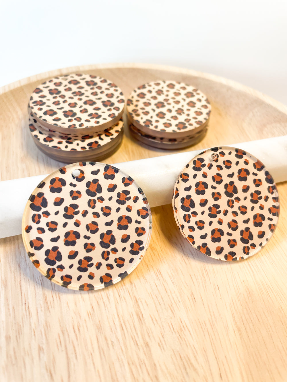 4cm Circle - Clear Acrylic - 1 Hole - Leopard - 63