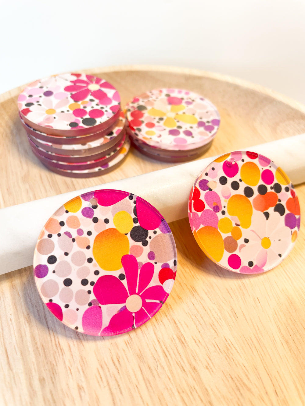 4cm Circle - Clear Acrylic - 1 Hole - Summer - 27
