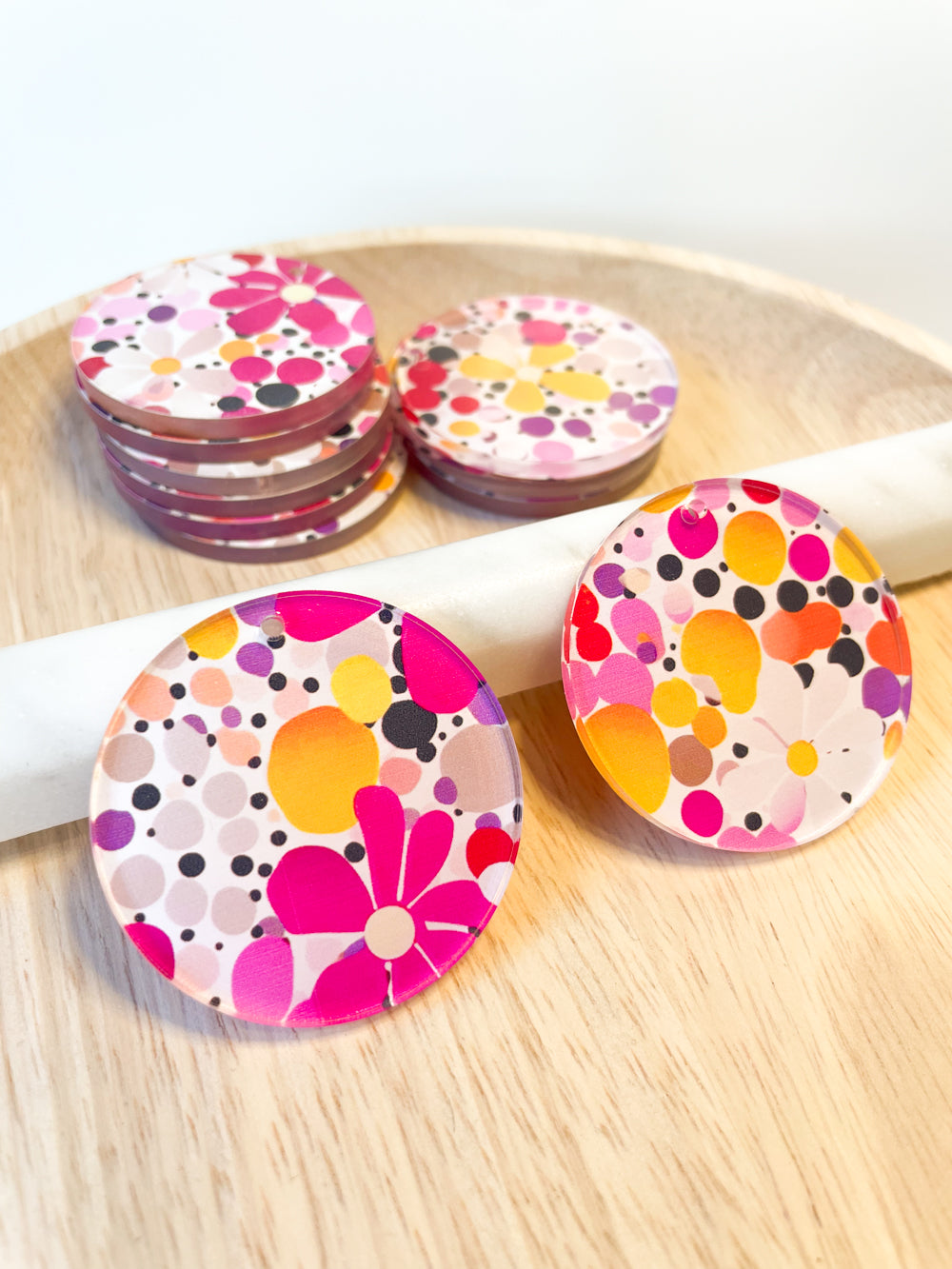4cm Circle - Clear Acrylic - 1 Hole - Summer - 27