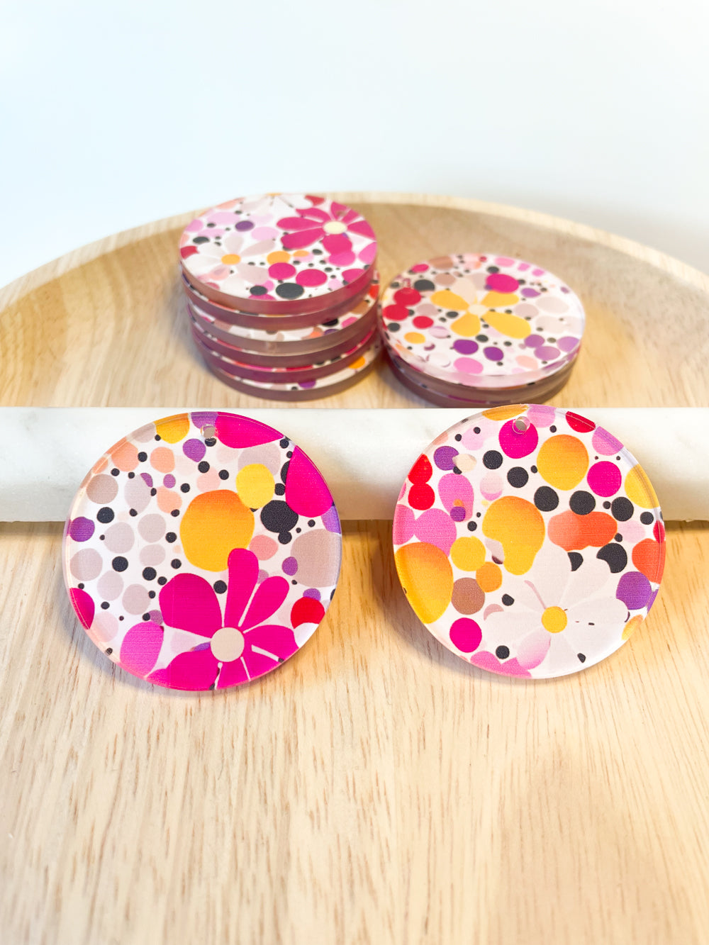 4cm Circle - Clear Acrylic - 1 Hole - Summer - 27