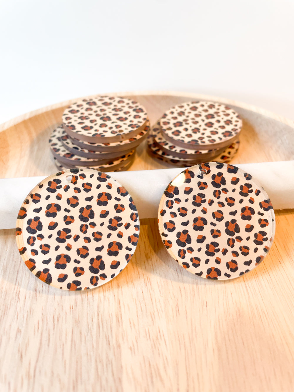 4cm Circle - Clear Acrylic - 1 Hole - Leopard - 63