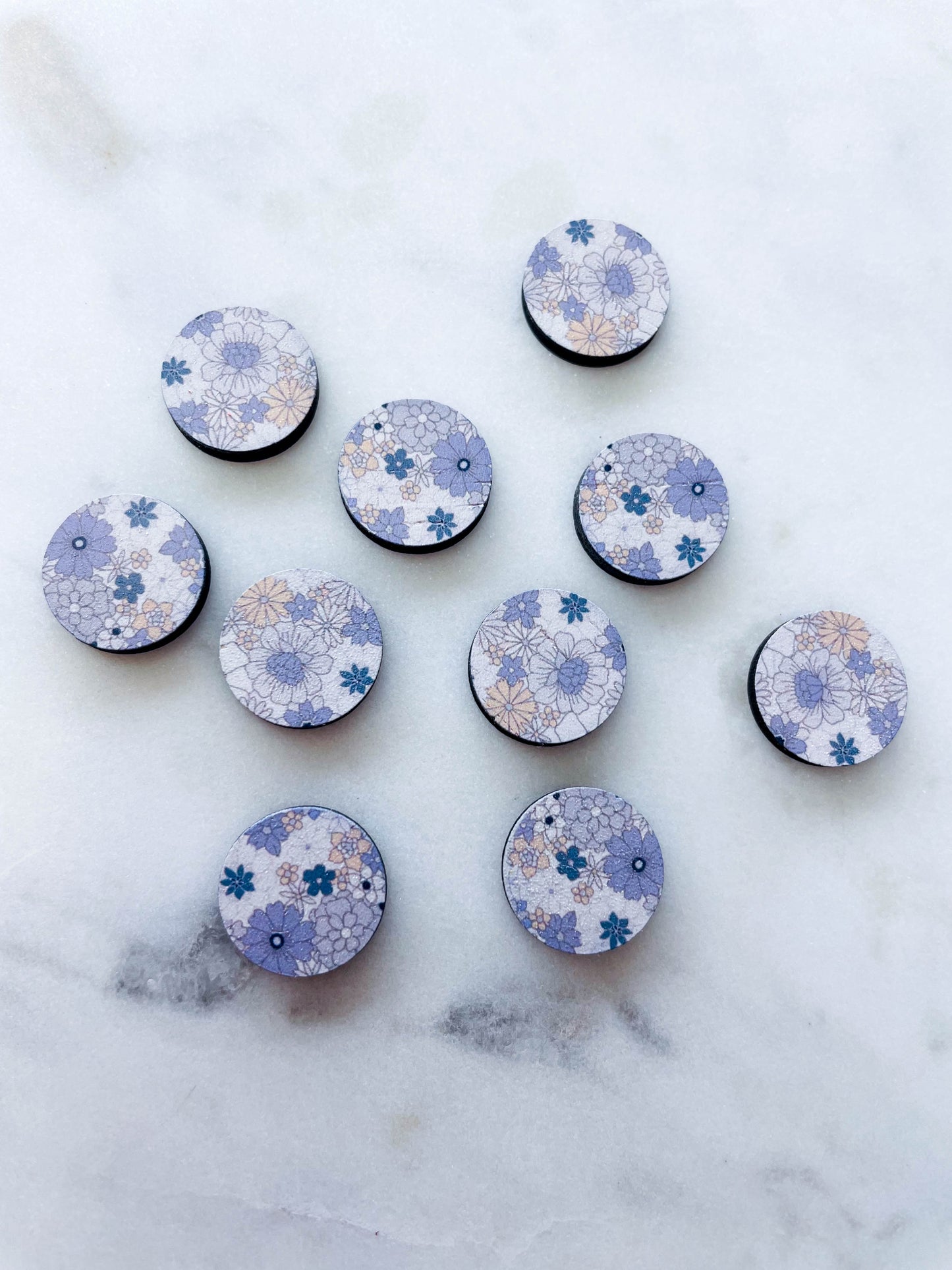 Wood - 15mm Circle - Winter Picnic - 02
