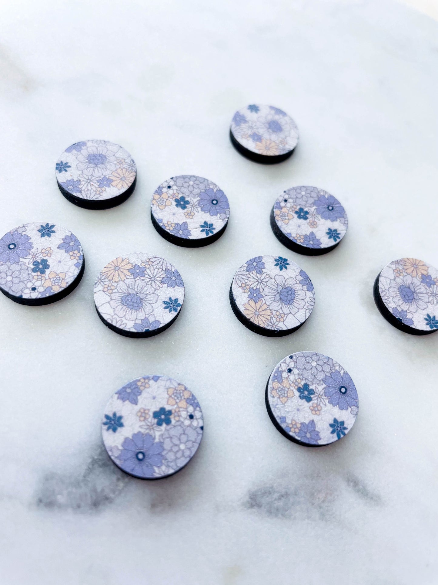 Wood - 15mm Circle - Winter Picnic - 02