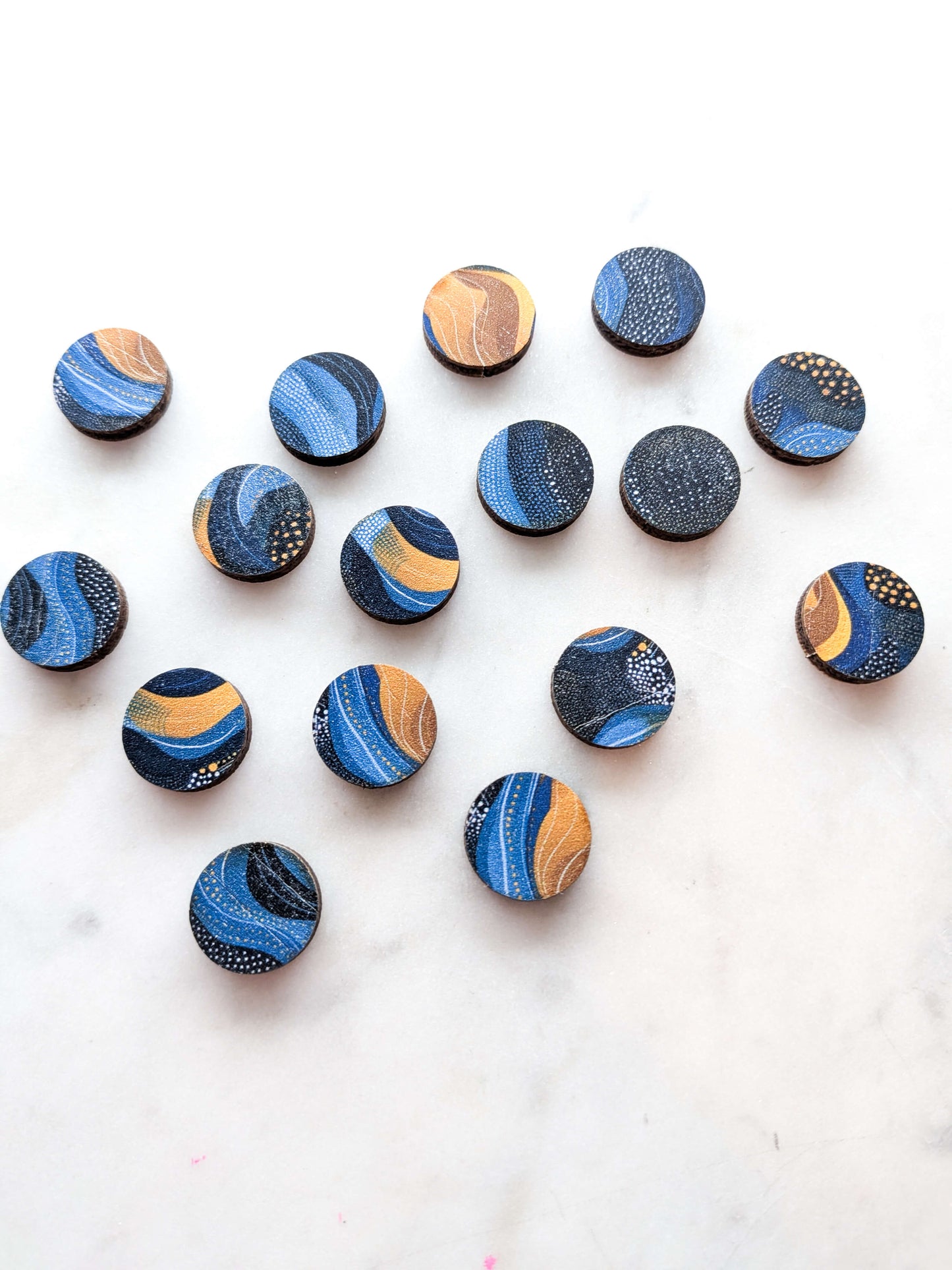 Wood - 15mm Circle- Studs - Australiana - 149