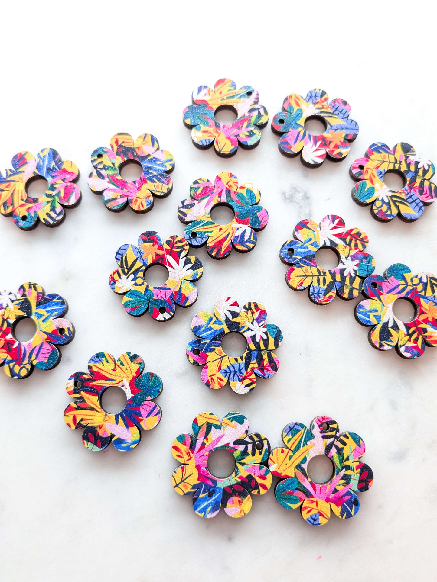 Wood - 3cm Flower with large hole - Bold Floral - 26