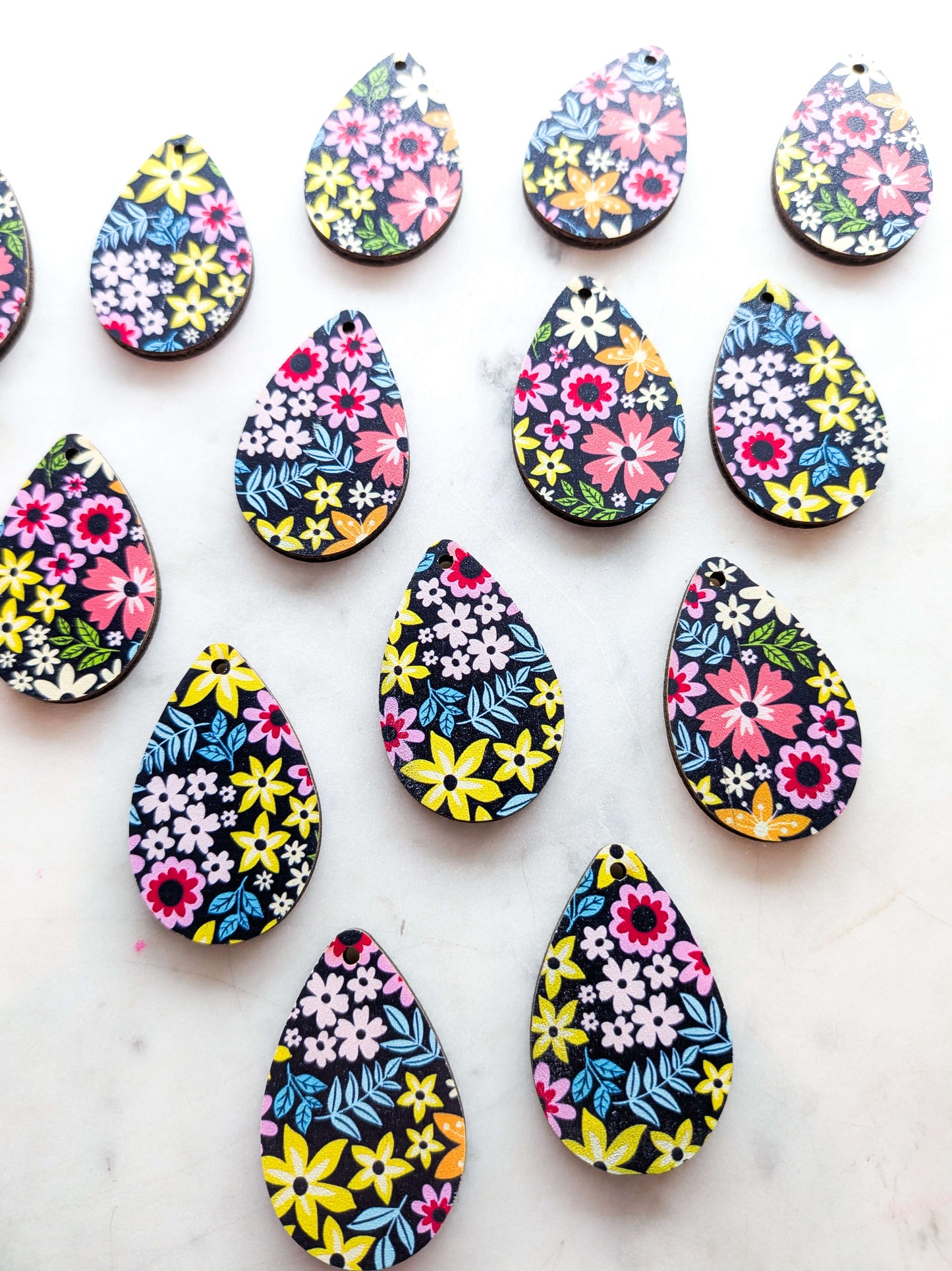 Wood - 4cm - Teardrop 2 - Floral Garden - 11