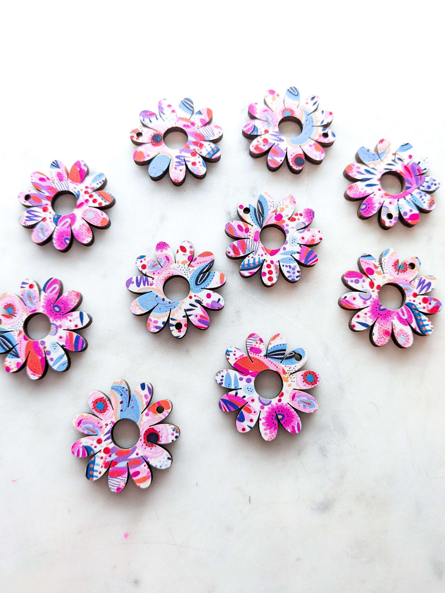 Wood - 3cm Daisy with large hole - Bold Floral- 19