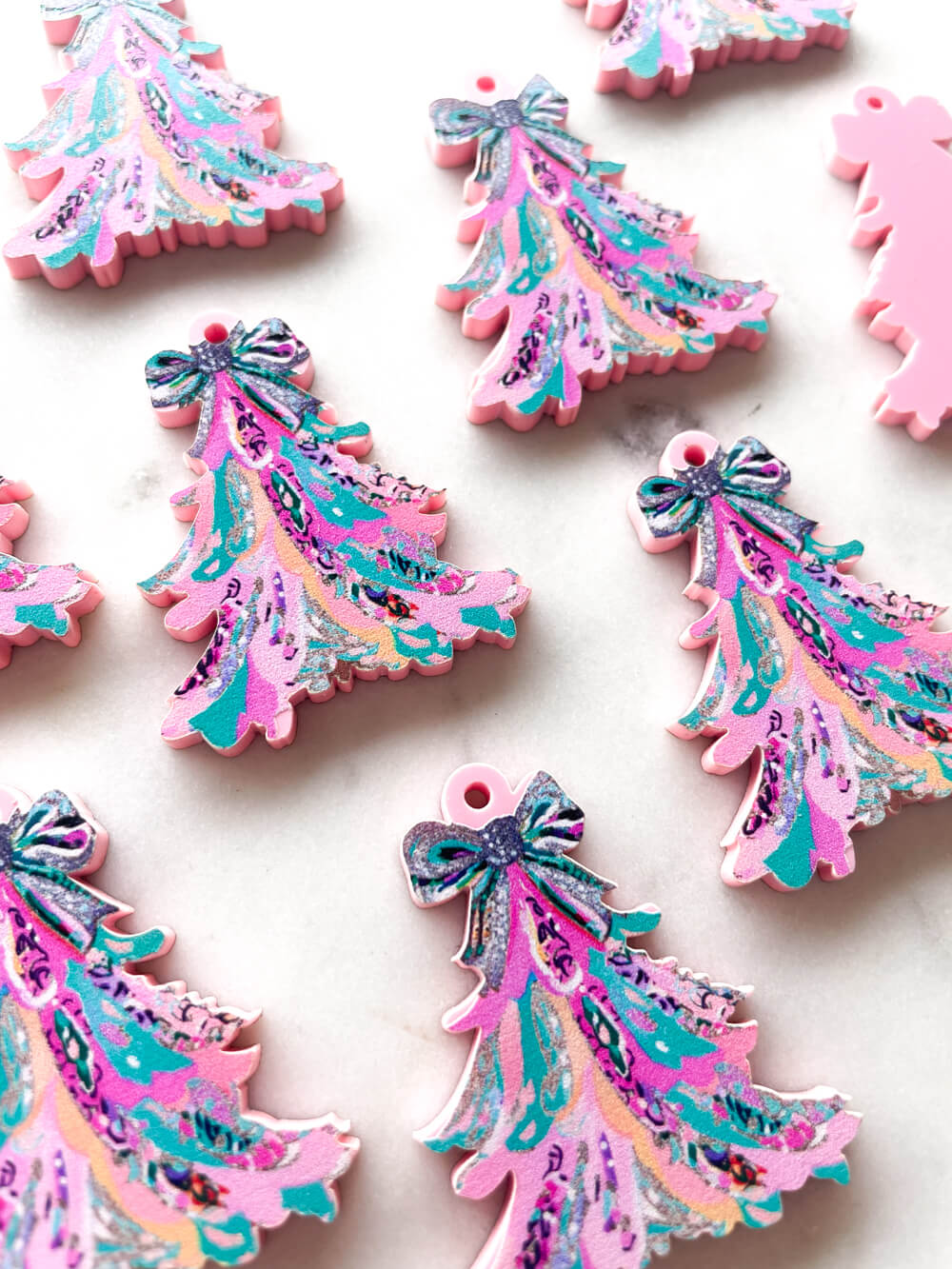 ILLUSTRATED CHRISTMAS DESIGNS