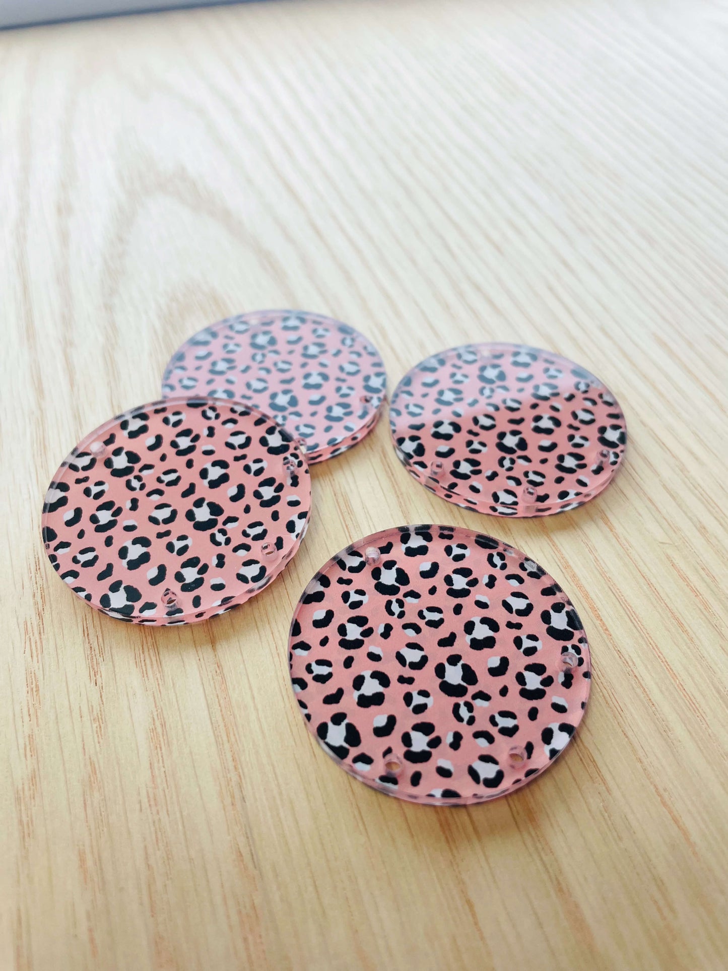 Clear Acrylic - 4cm Circle - Leopard - 67