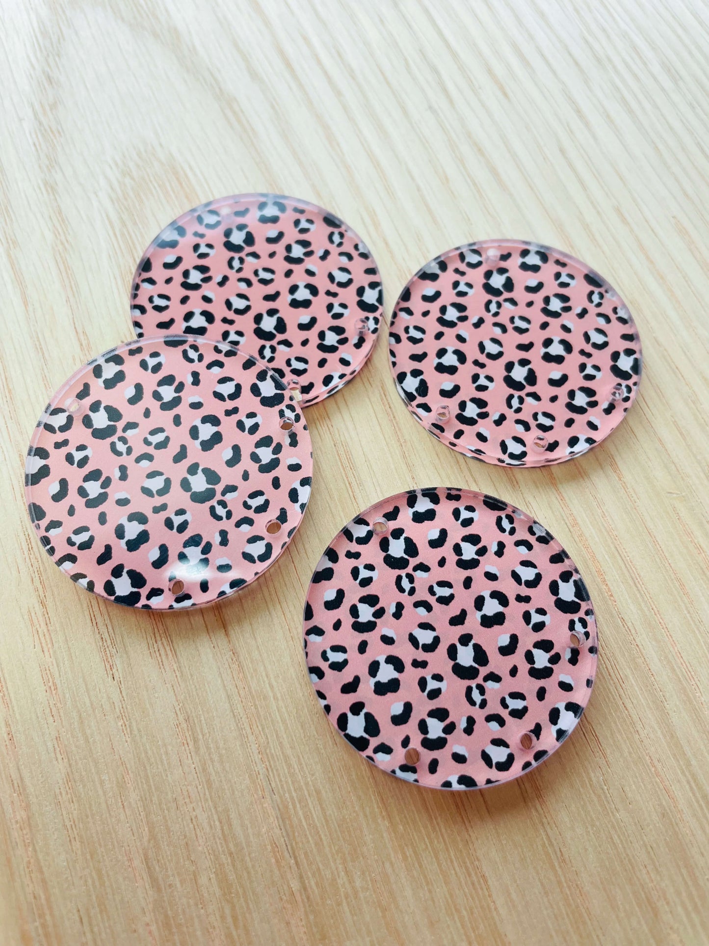 Clear Acrylic - 4cm Circle - Leopard - 67