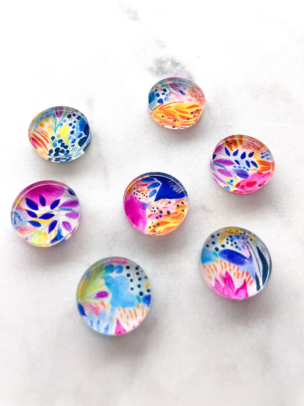 1.5cm Circle - Studs- Clear Acrylic - Bold Floral - 77