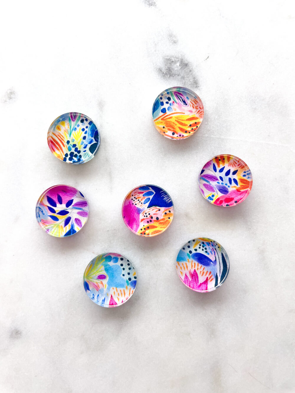 1.5cm Circle - Studs- Clear Acrylic - Bold Floral - 77