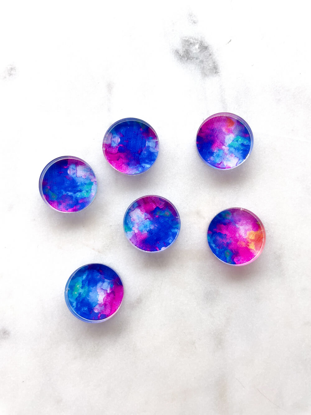 1.5cm Circle - Studs- Clear Acrylic - Neon Splash - 01