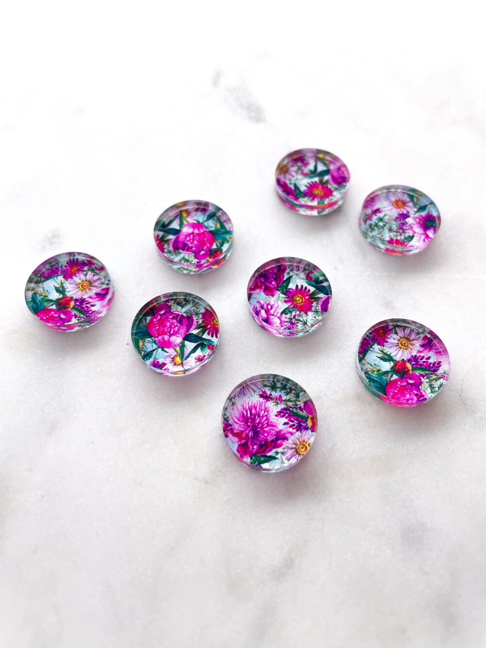 1.5cm Circle - Studs- Clear Acrylic - Blooms - 16