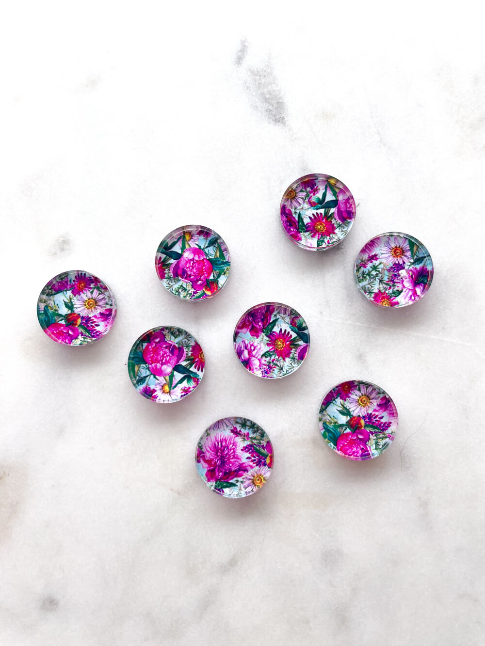1.5cm Circle - Studs- Clear Acrylic - Blooms - 16