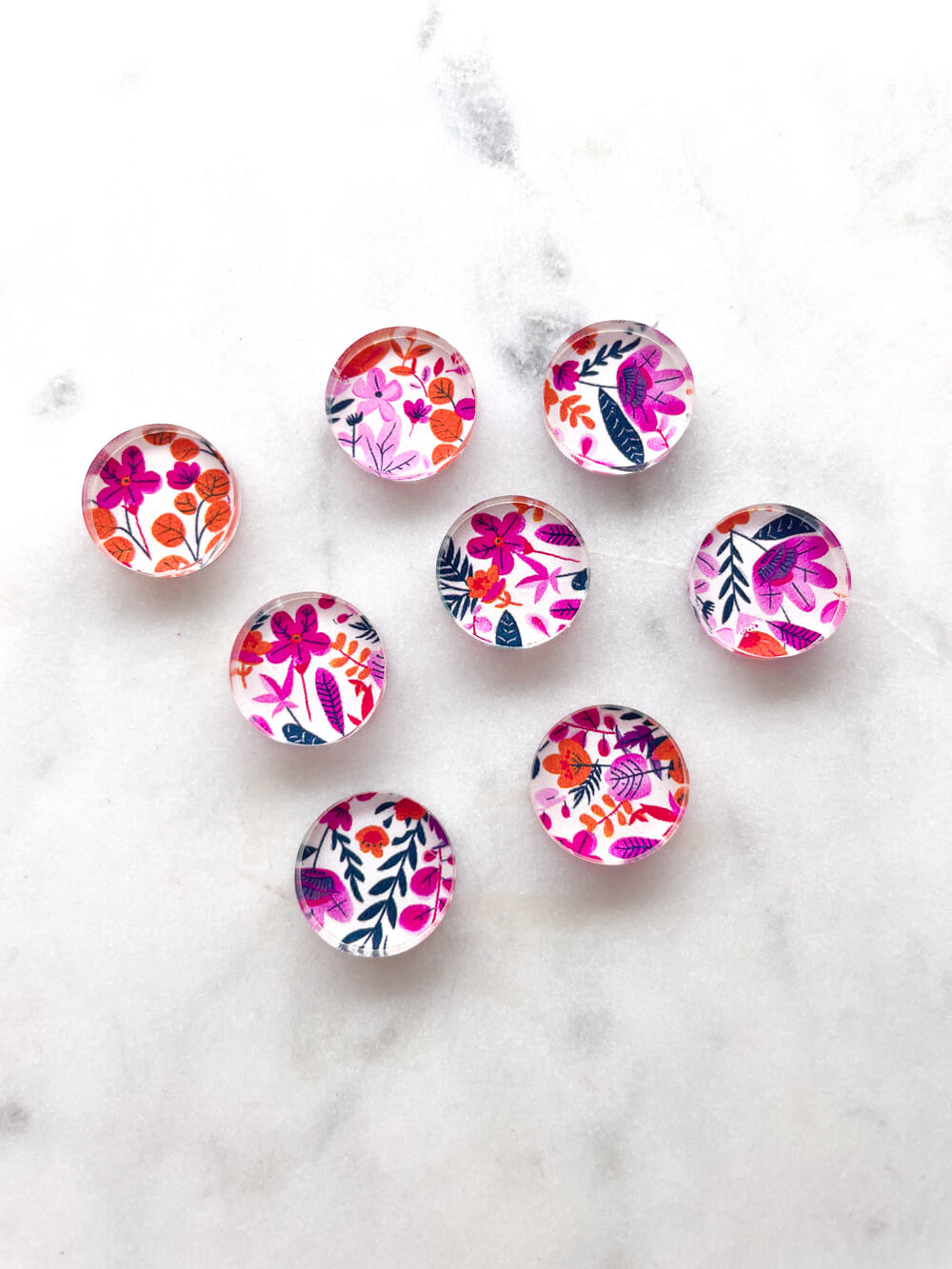 1.5cm Circle - Studs- Clear Acrylic - Bold Floral - 88