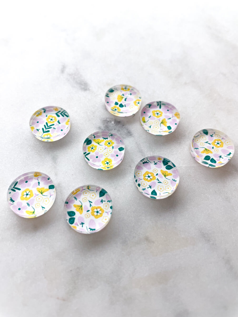 1.5cm Circle - Studs- Clear Acrylic - Beach Picnic - 09