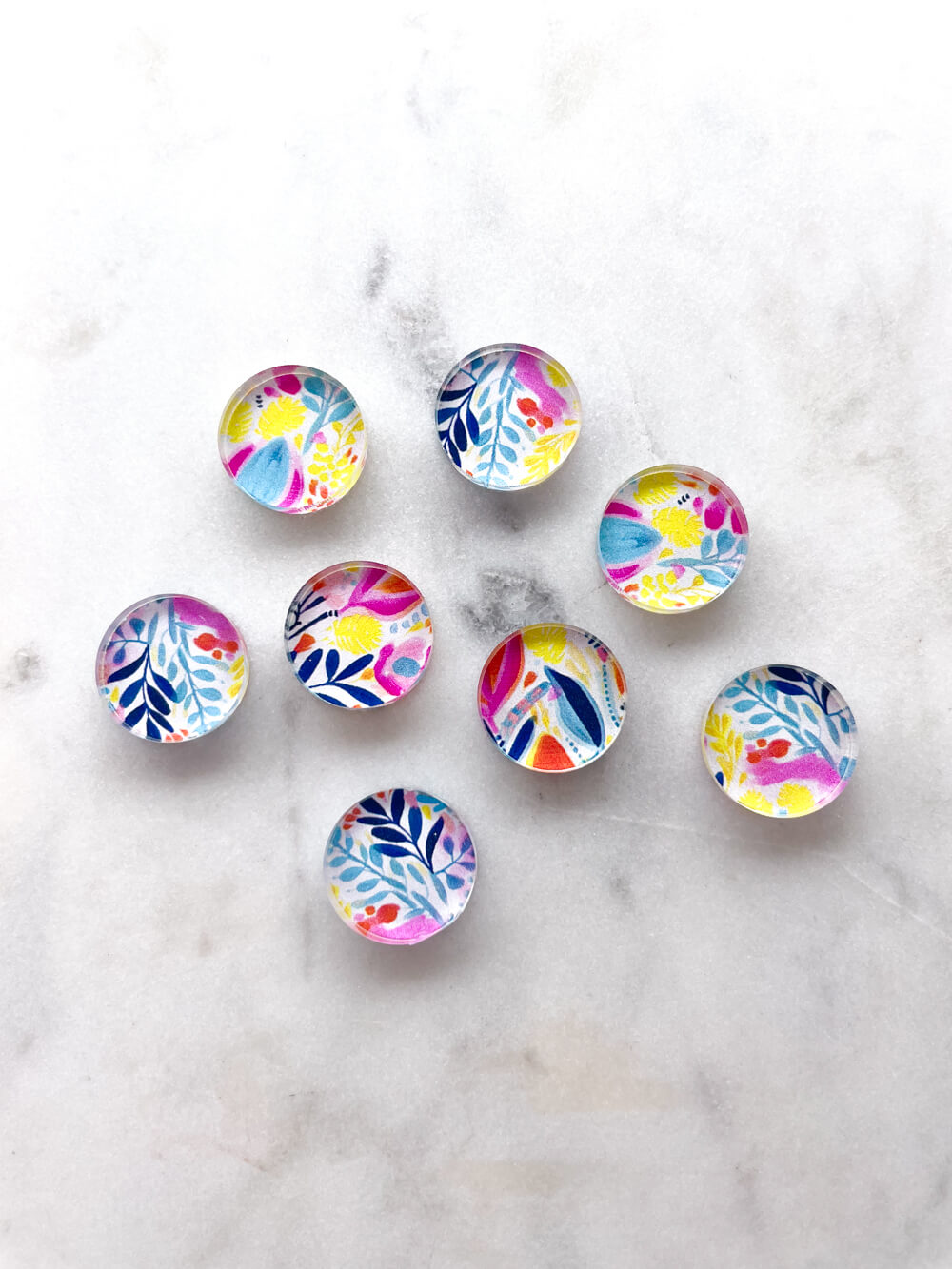 1.5cm Circle - Studs- Clear Acrylic - Bold Floral - 80