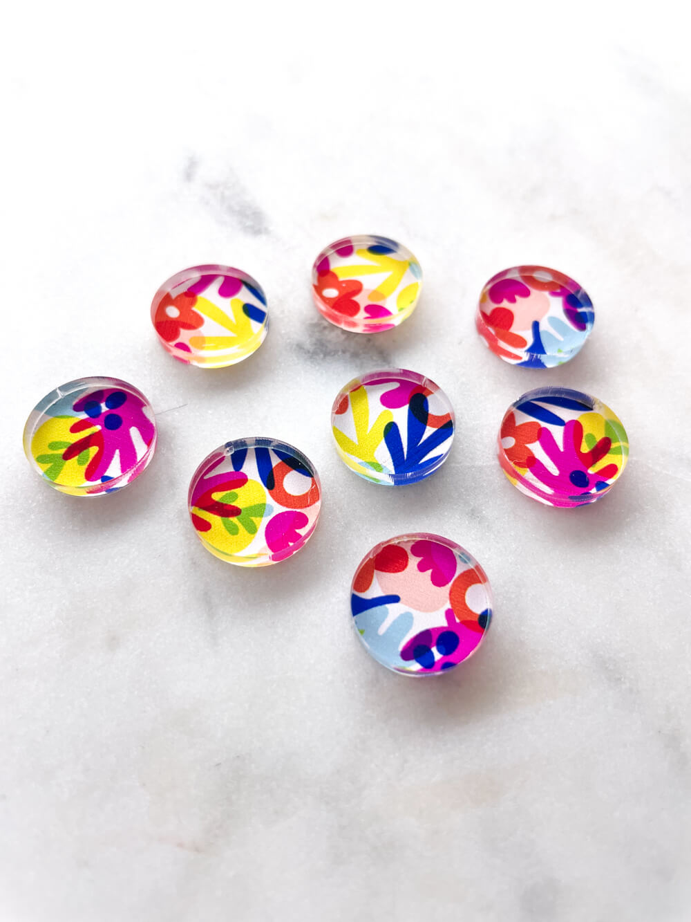 1.5cm Circle - Studs- Clear Acrylic - Abstract Floral - 67