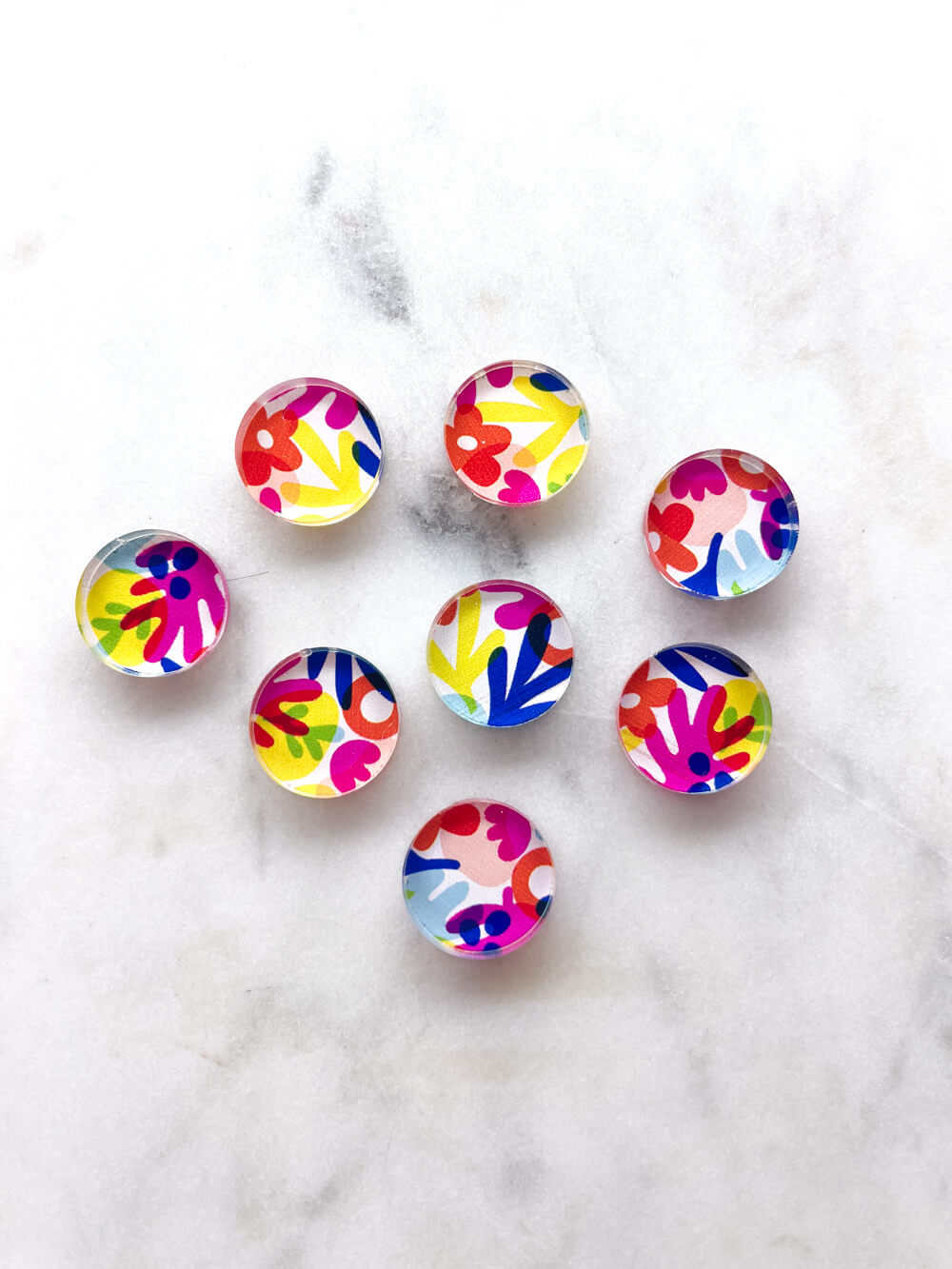 1.5cm Circle - Studs- Clear Acrylic - Abstract Floral - 67