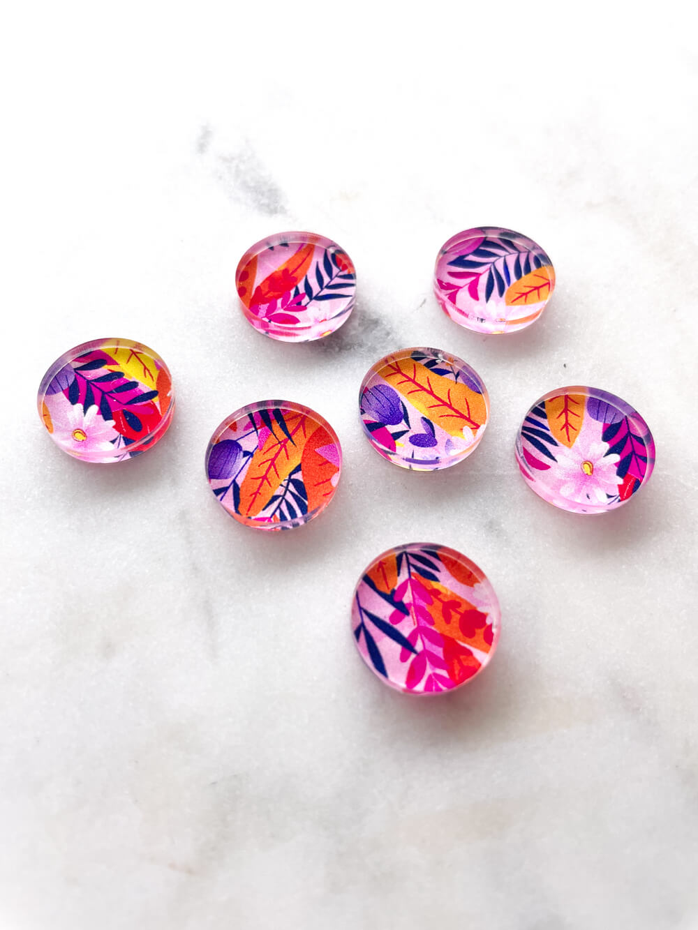 1.5cm Circle - Studs- Clear Acrylic - Bold Floral - 92