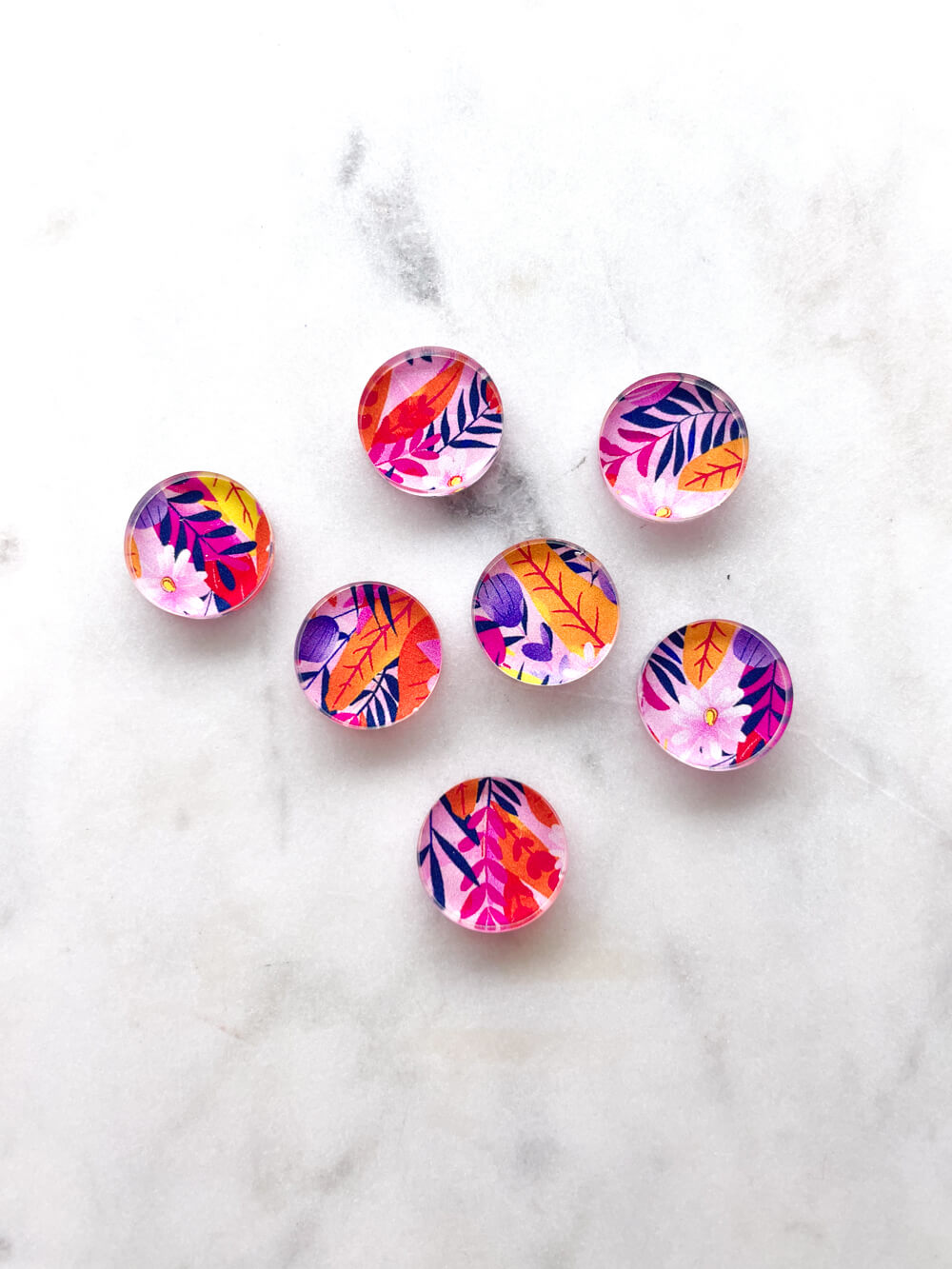 1.5cm Circle - Studs- Clear Acrylic - Bold Floral - 92