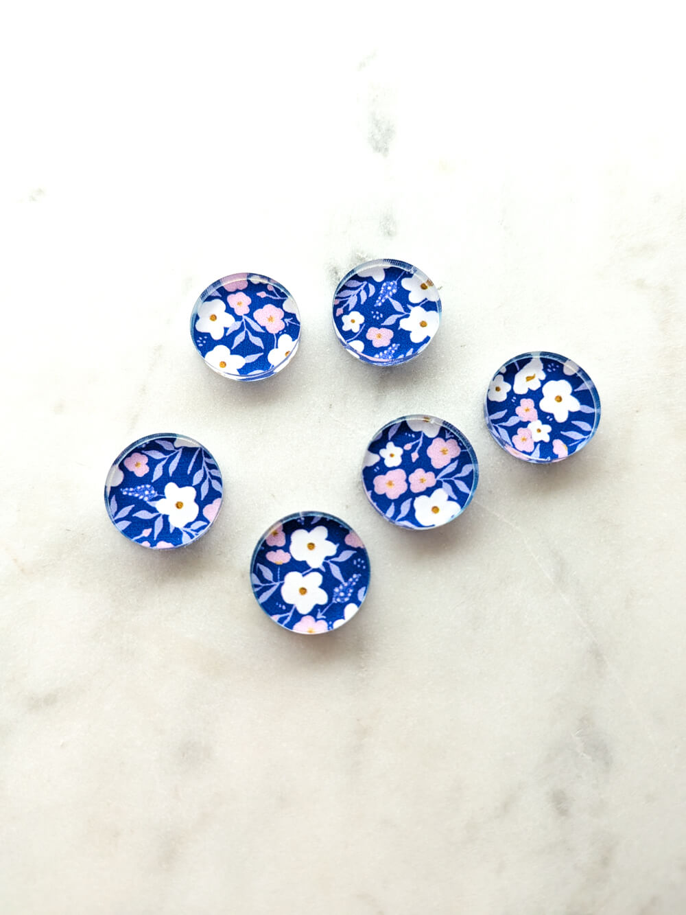 1.5cm Circle - Studs- Clear Acrylic - Winter Picnic - 10