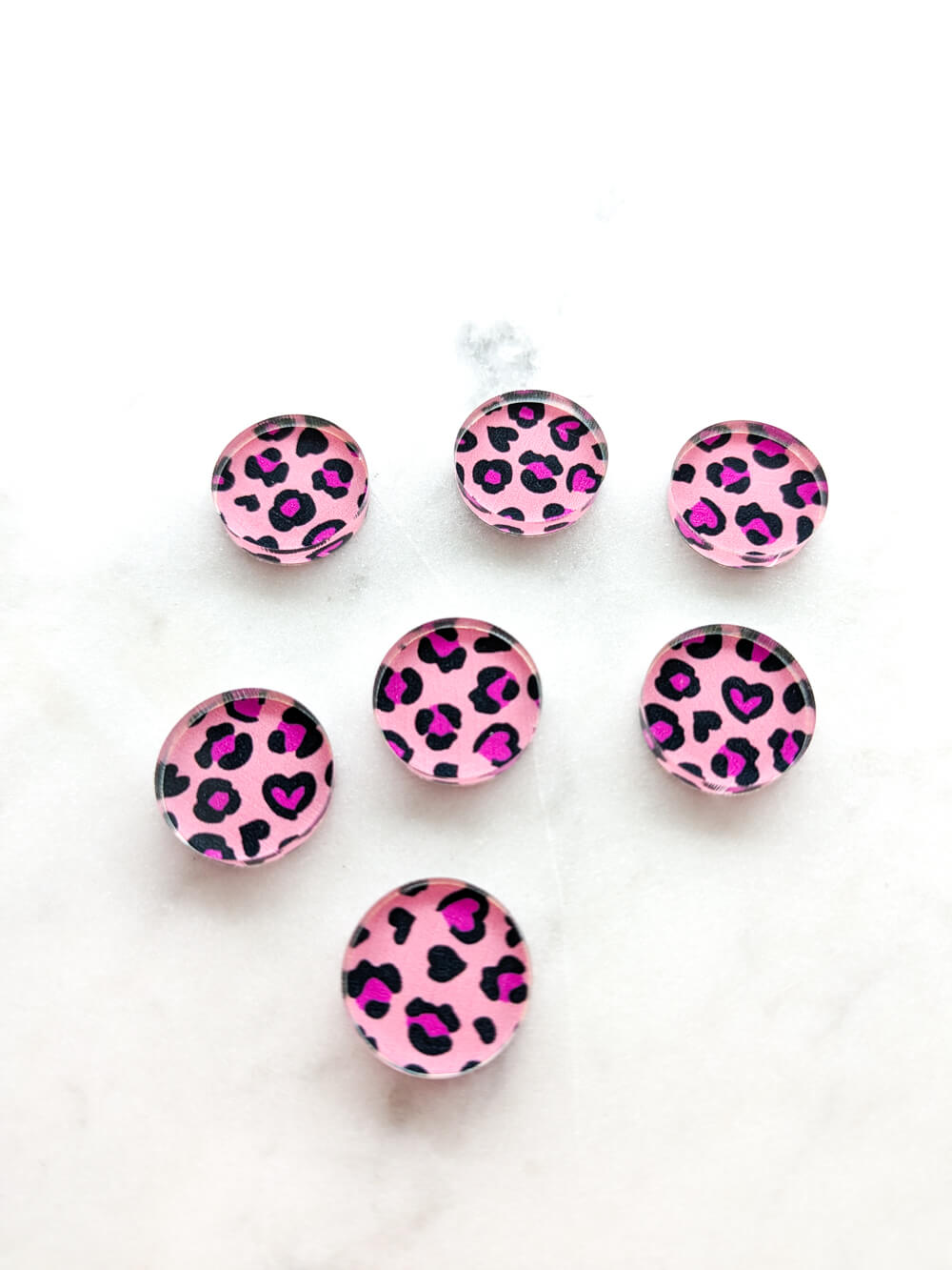 1.5cm Circle - Studs- Clear Acrylic - Heart Leopard - 01