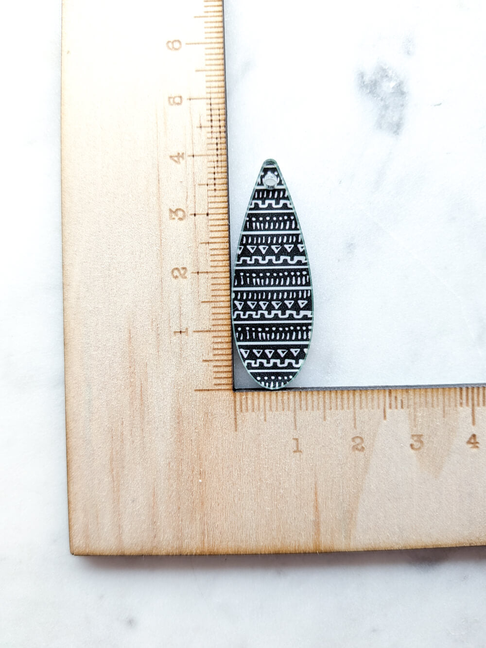 Clear Acrylic - 4cm Skinny Teardrop - 1 Hole -  Picnic - 07