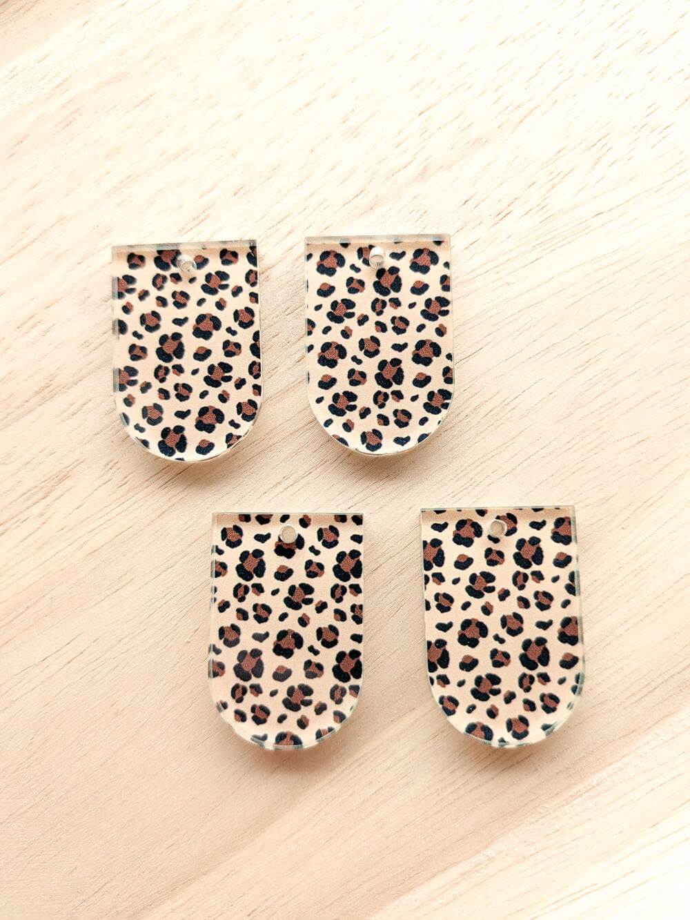 Clear Acrylic - 3cm Arch - 1 Hole - Leopard - 63