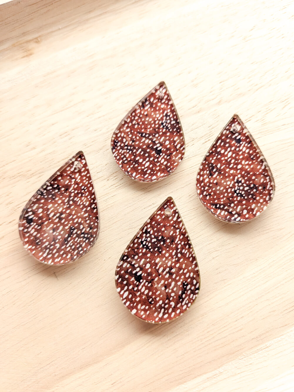 Clear Acrylic - 4cm Teardrop - 1 Hole -  Safari - 05