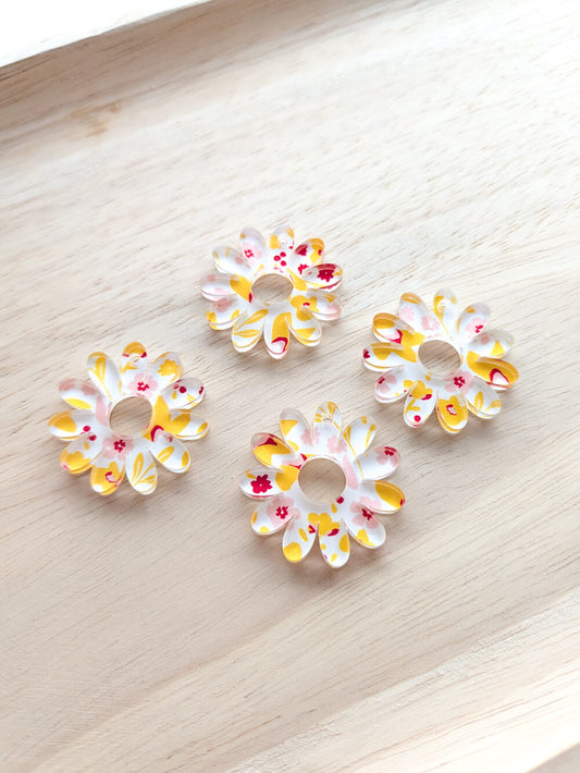 Clear Acrylic - 3cm Daisy with Large Hole - Blossoming Days - 07