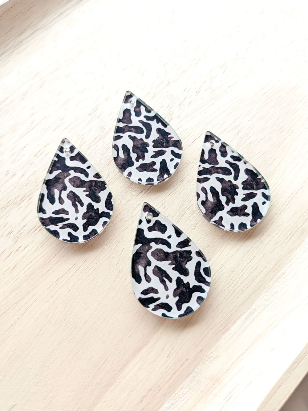 Clear Acrylic - 4cm Teardrop - 1 Hole -  Safari - 07