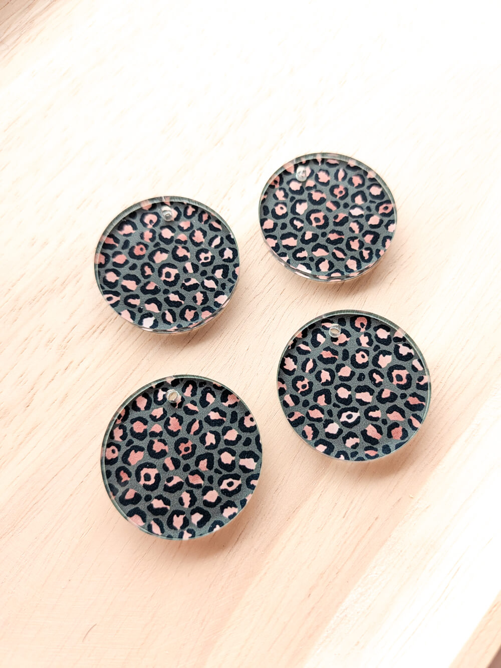 Clear Acrylic - 3cm Circle - 1 Hole - Leopard - 73