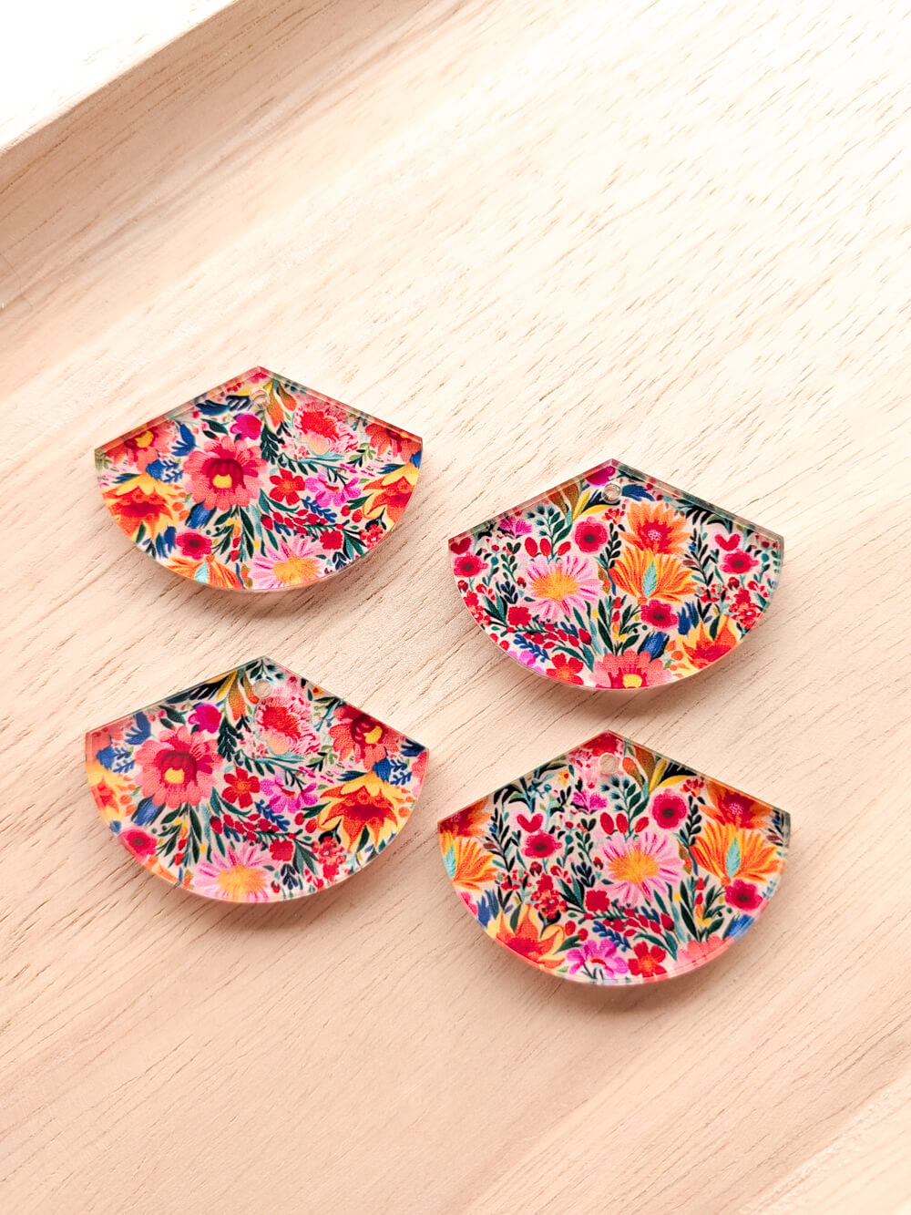 Clear Acrylic - 4cm Fan - 1 Hole - Bold Floral - 43