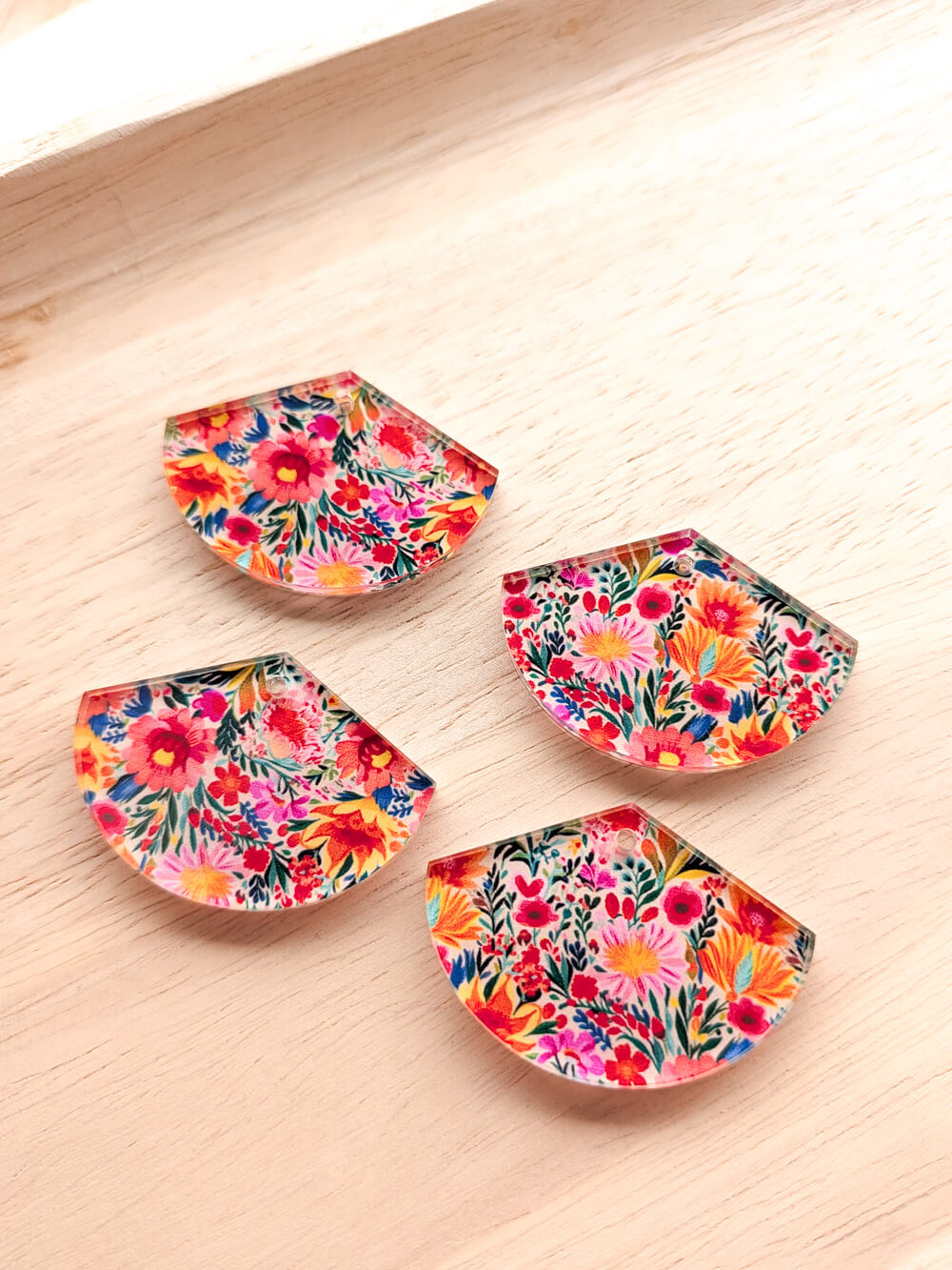 Clear Acrylic - 4cm Fan - 1 Hole - Bold Floral - 43