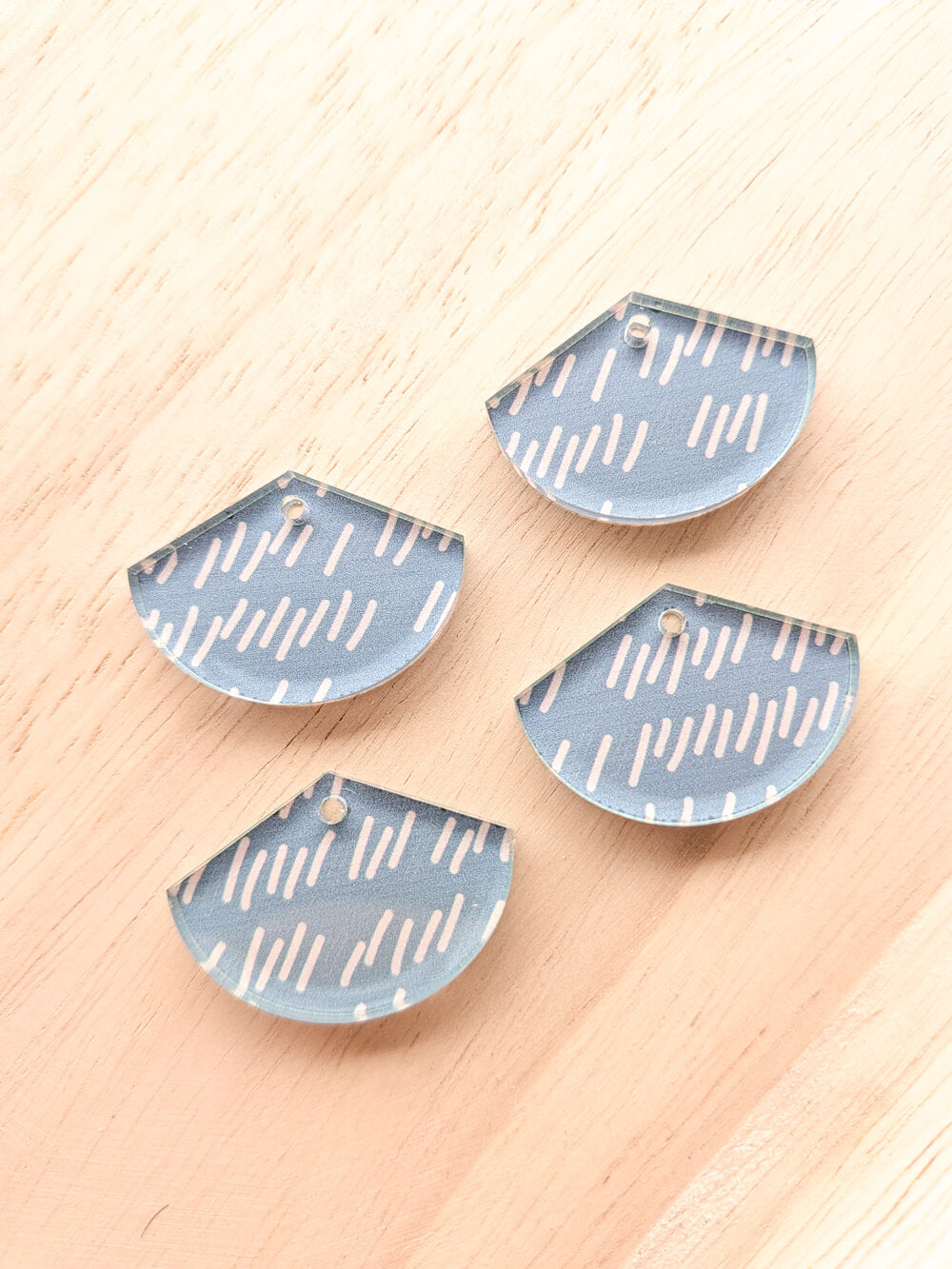 Clear Acrylic - 3cm Fan - 1 Hole - Australiana - 28