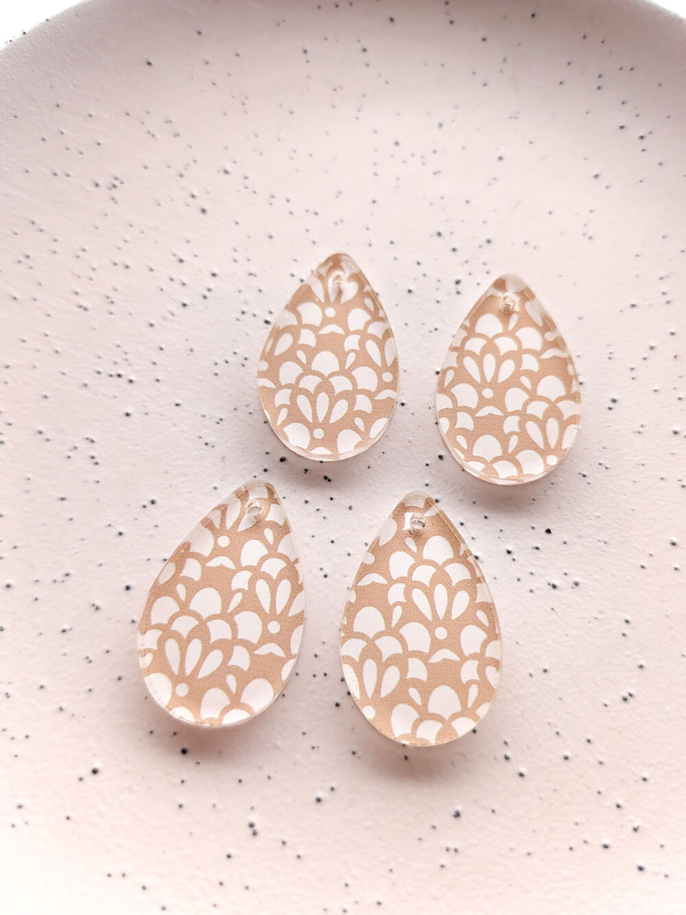 Clear Acrylic - 3cm Teardrop 2 - 1 Hole - Australiana - 01