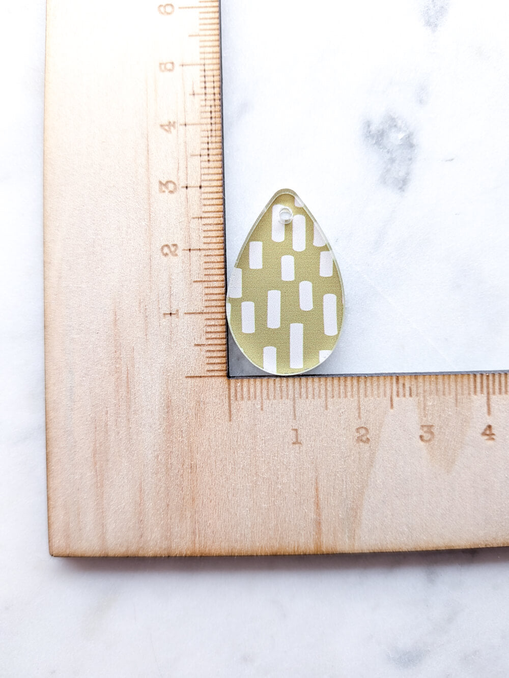 Clear Acrylic - 3cm Teardrop 2 - 1 Hole - Australiana - 61