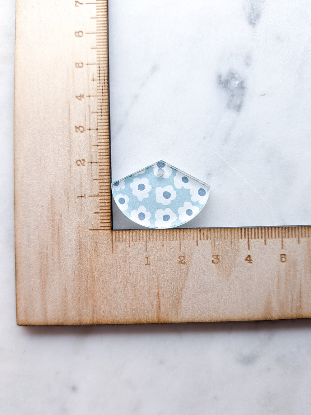 Clear Acrylic - 3cm Fan - 1 Hole - Abstract Floral - 92