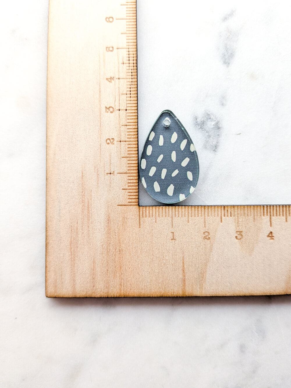 Clear Acrylic - 3cm Teardrop 2 - 1 Hole - Australiana - 71