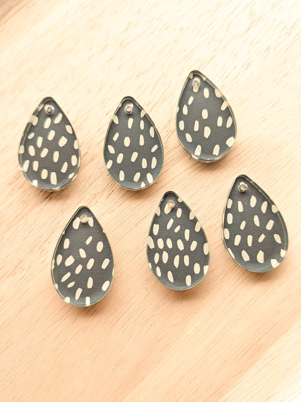 Clear Acrylic - 3cm Teardrop 2 - 1 Hole - Australiana - 71