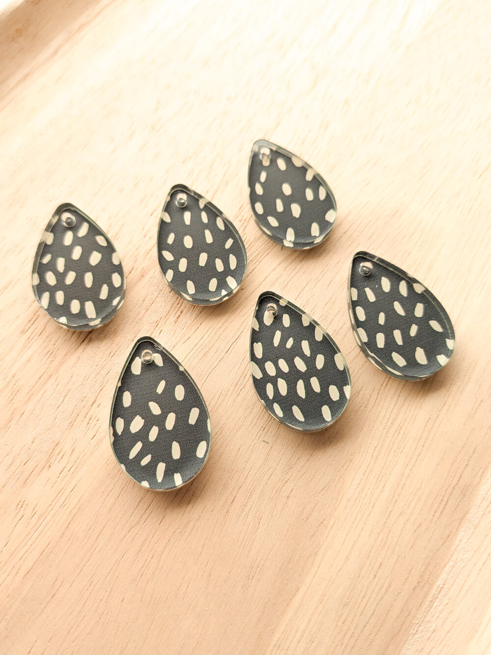 Clear Acrylic - 3cm Teardrop 2 - 1 Hole - Australiana - 71