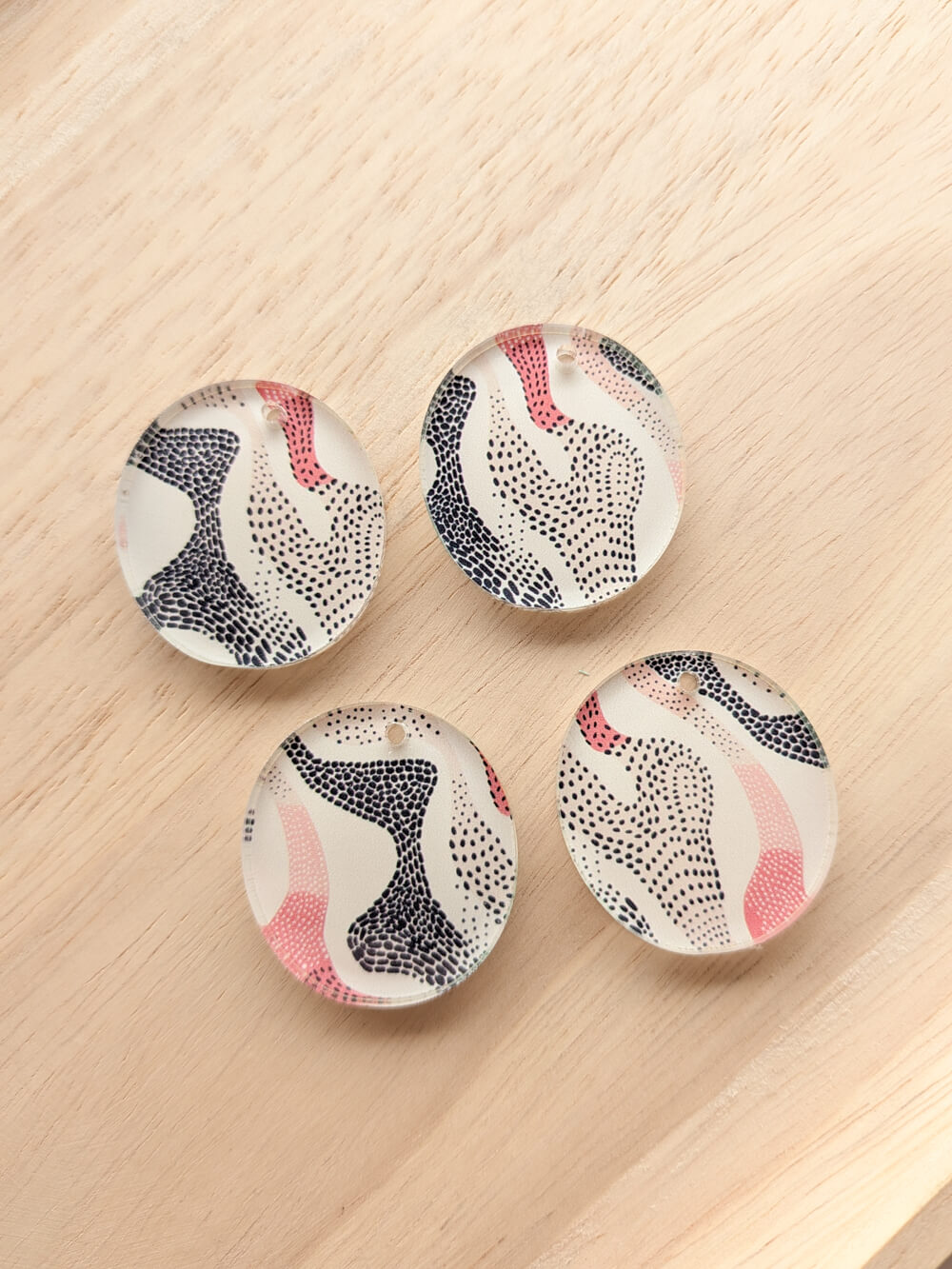 Clear Acrylic - 3cm Irregular Circle - 1 Hole - Australiana - 147